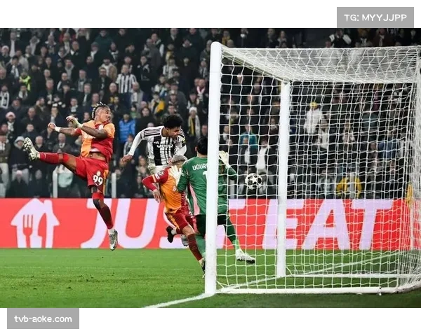 尤文图斯球员凯利红牌罚下，怒踹墙壁离场